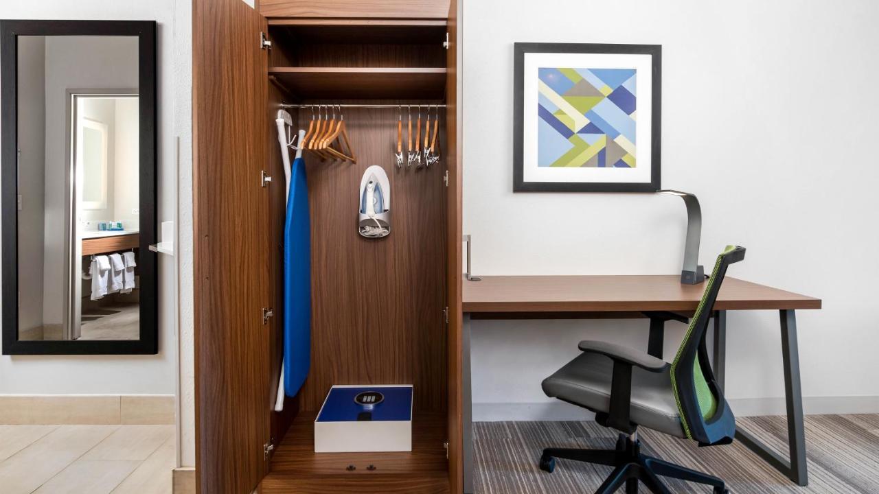 Holiday Inn Express Hotel And Suites Conroe By Ihg Экстерьер фото