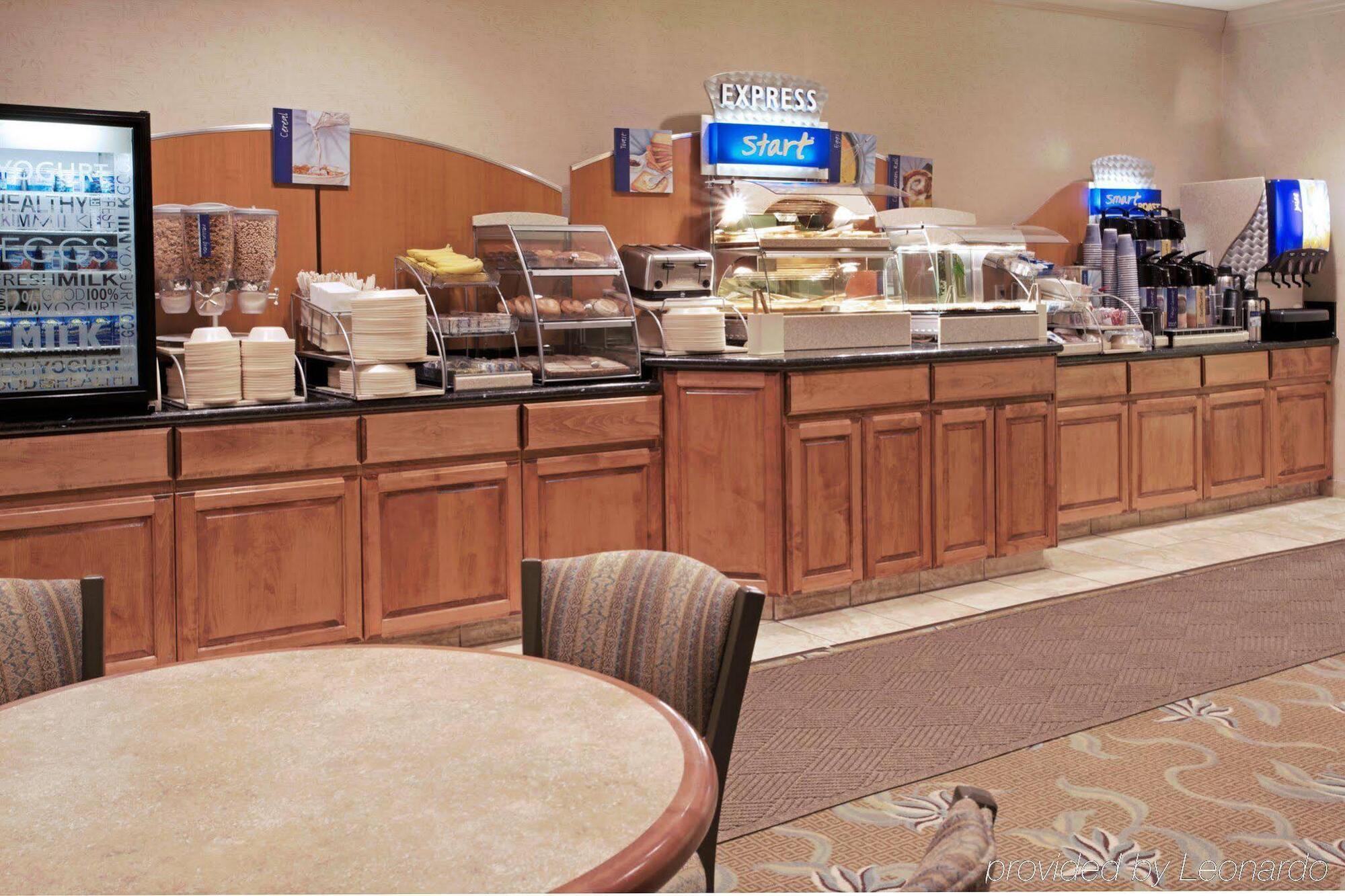 Holiday Inn Express Hotel And Suites Conroe By Ihg Экстерьер фото